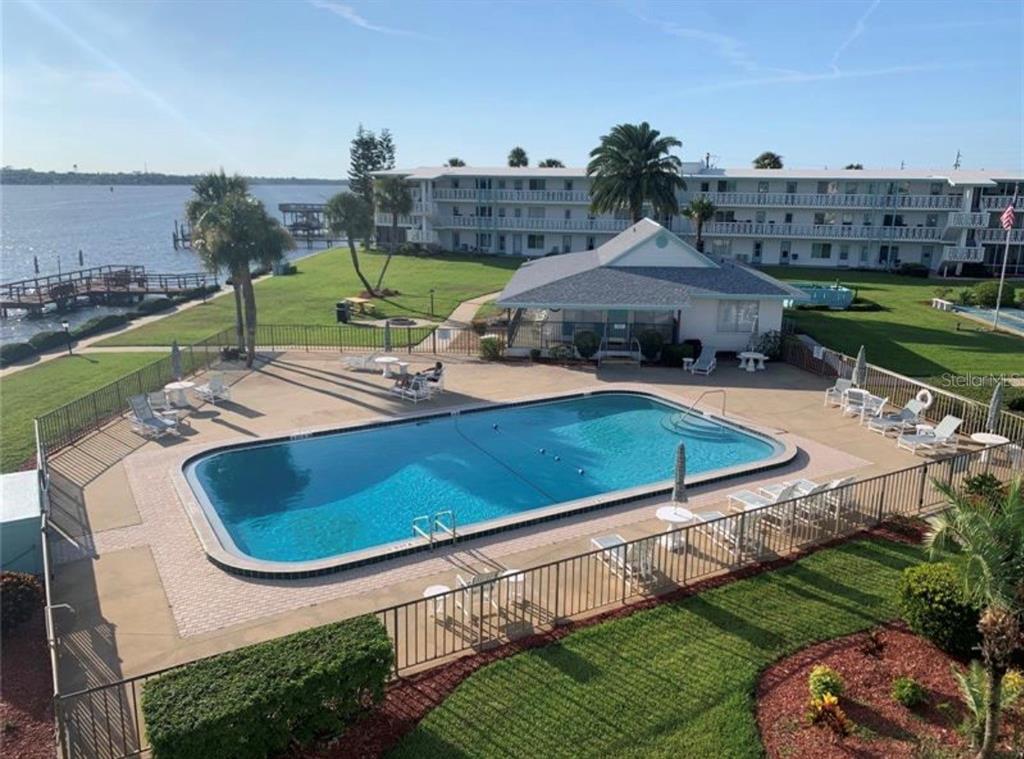 Pool & Clubhouse