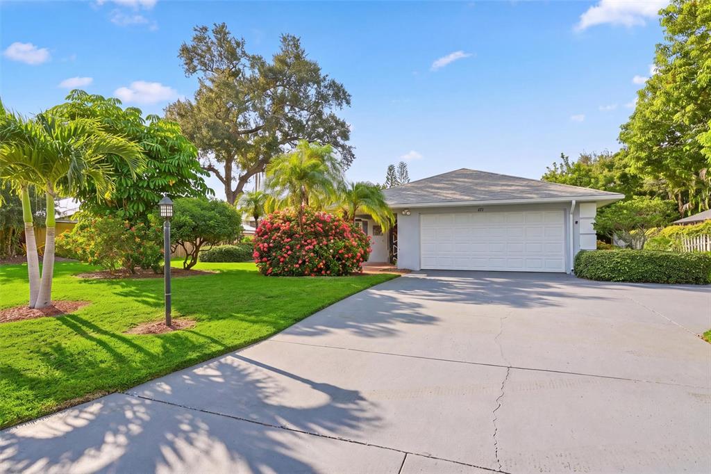 Property for sale at 811 ALDERWOOD WAY, SARASOTA, FL, 34243