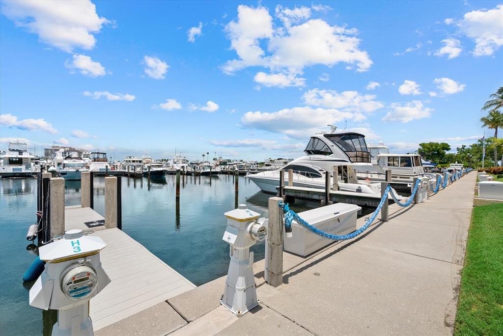Property for sale at 2600 HARBOURSIDE DRIVE UNIT H06, LONGBOAT KEY, FL, 34228