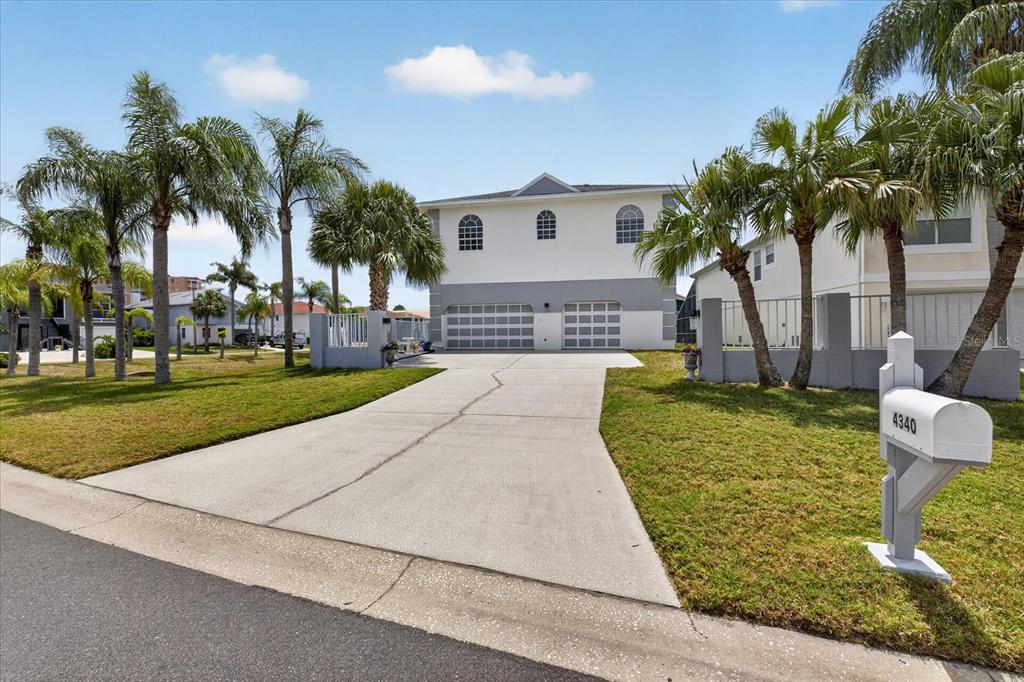 Front driveway to 3 car garage