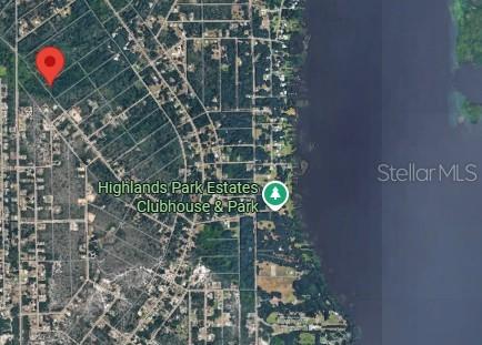 Corner lot on wooded area of Highland Park Estates. Park on Lake Istokpoga.