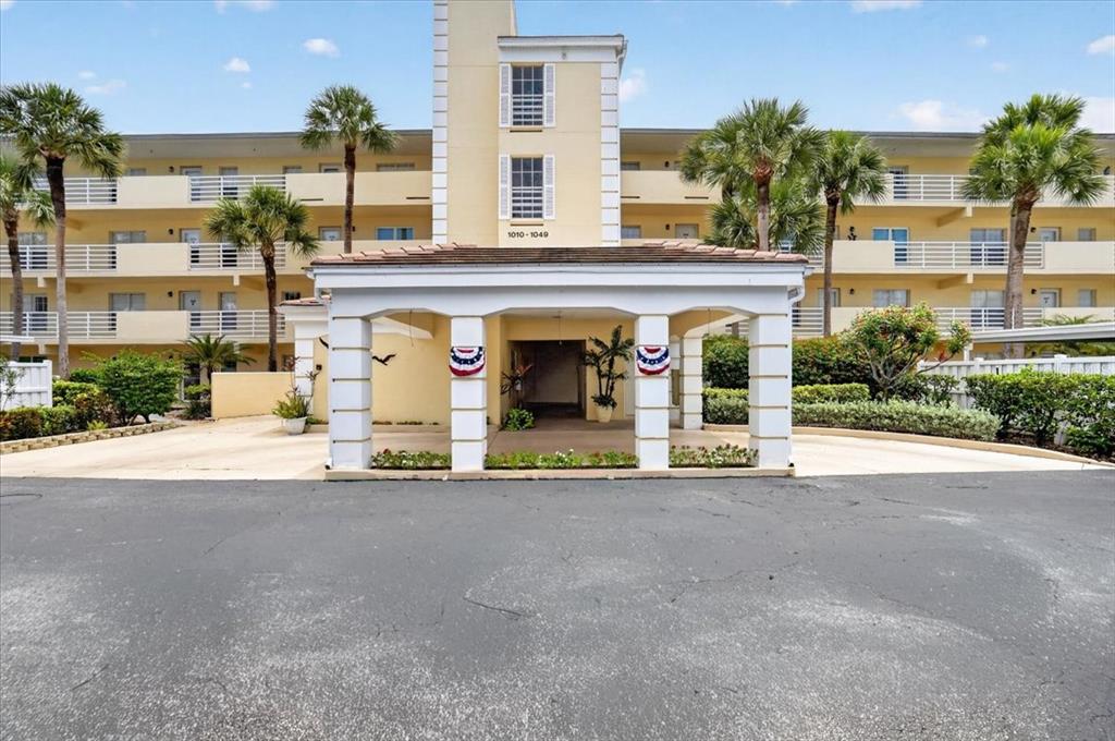The Fairways, Building 10