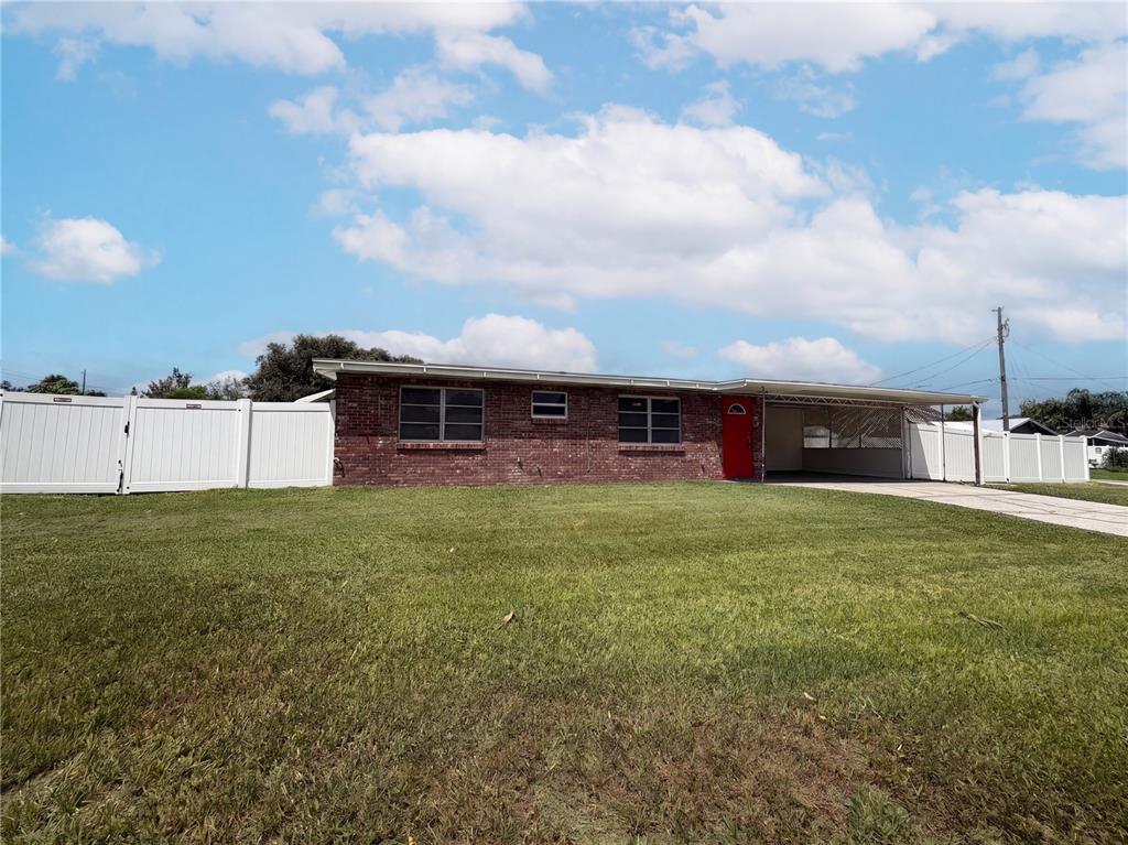 Property for sale at 119 LANTERN LANE, WINTER HAVEN, FL, 33884