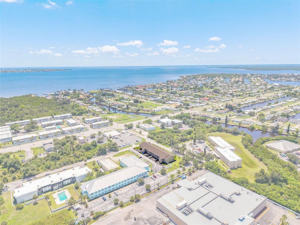 Bottom Floor 2/2 Corner Unit With Charlotte Harbor Amenities