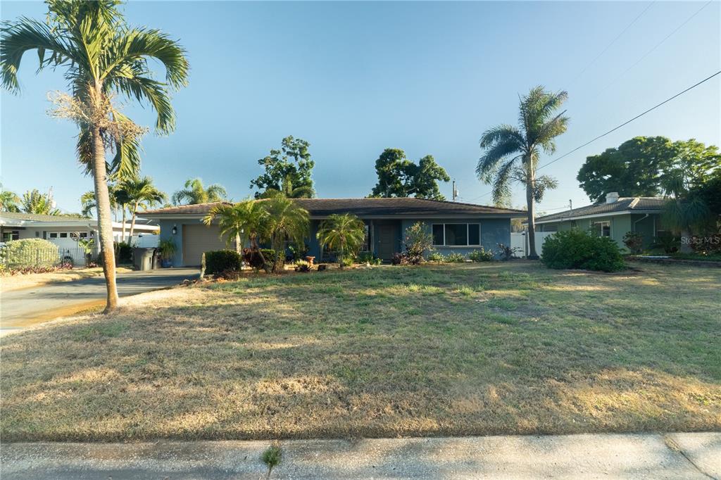 Property for sale at 33 SOUTHWIND DRIVE, BELLEAIR BLUFFS, FL, 33770