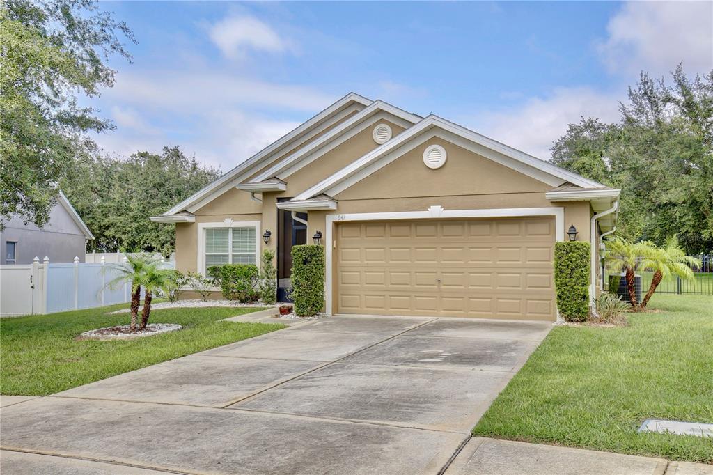 Property for sale at 942 WILLOW OAK LOOP, MINNEOLA, FL, 34715