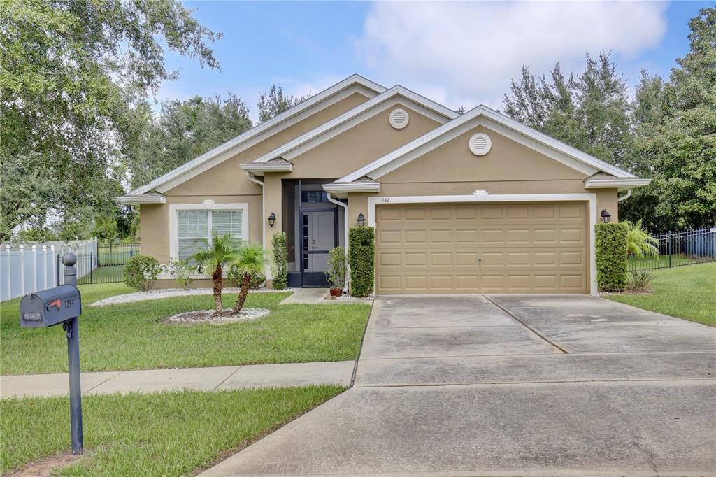 Property for sale at 942 WILLOW OAK LOOP, MINNEOLA, FL, 34715