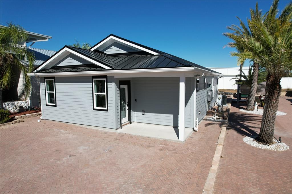 Stunning 2 bedroom, 2 bath NEW BUILD