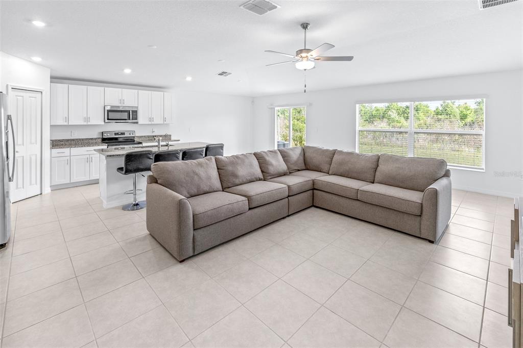 Open Floor Plan, Living Room 14x23