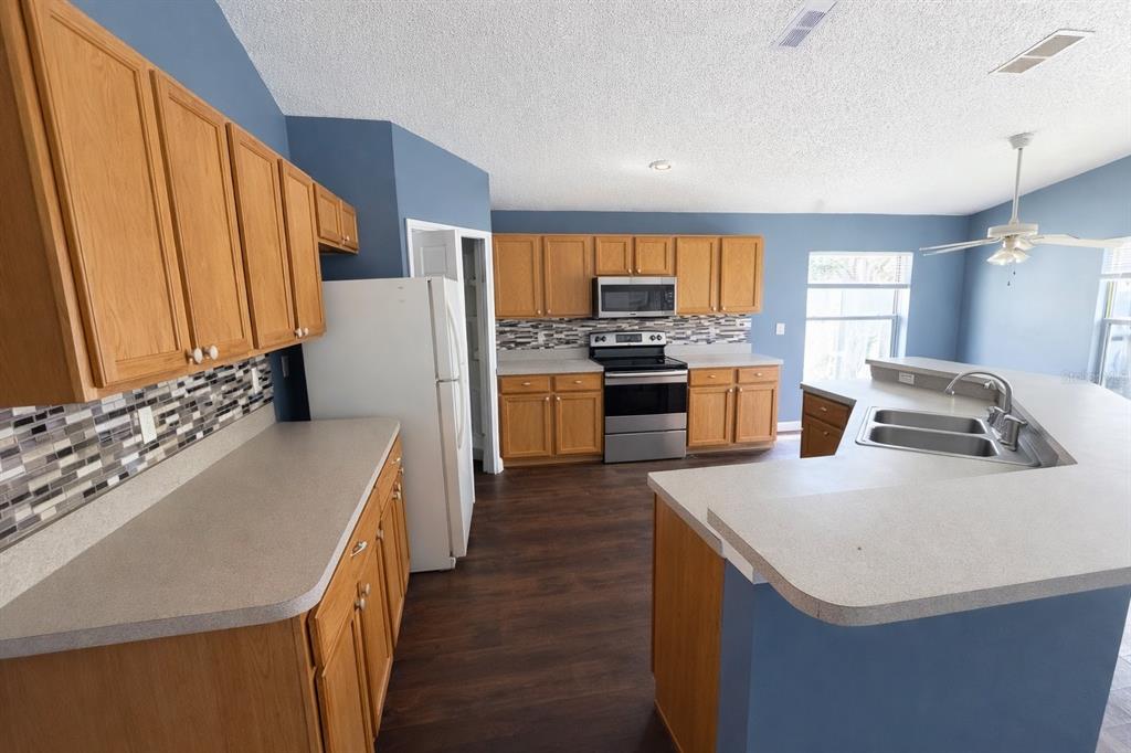 Property for sale at 551 LAKE CHARLES DRIVE, DAVENPORT, FL, 33837