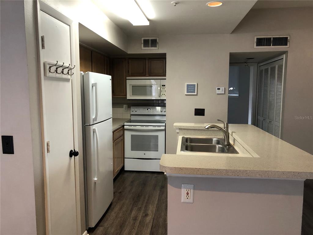 Property for sale at 498 N PIN OAK PLACE UNIT 304, LONGWOOD, FL, 32779