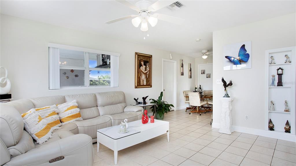 Livingroom as you ent rthe home