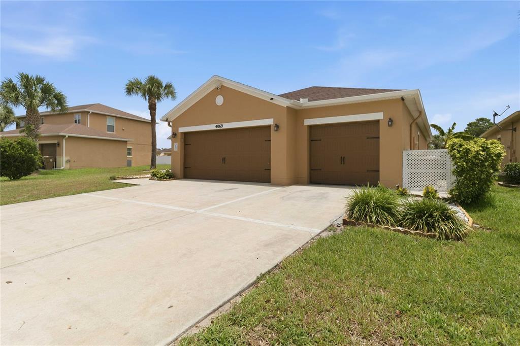3 car garage, large driveway, fully fenced