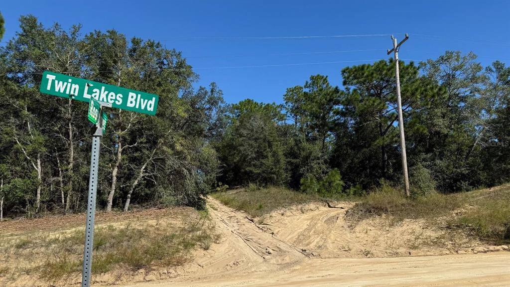 Property for sale at 1404 TWIN LAKES BLVD, INTERLACHEN, FL, 32148