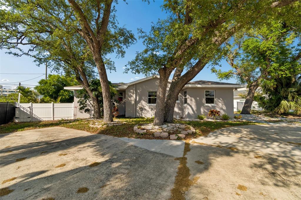 Property for sale at 125 HARBOR BLUFF DRIVE, LARGO, FL, 33770