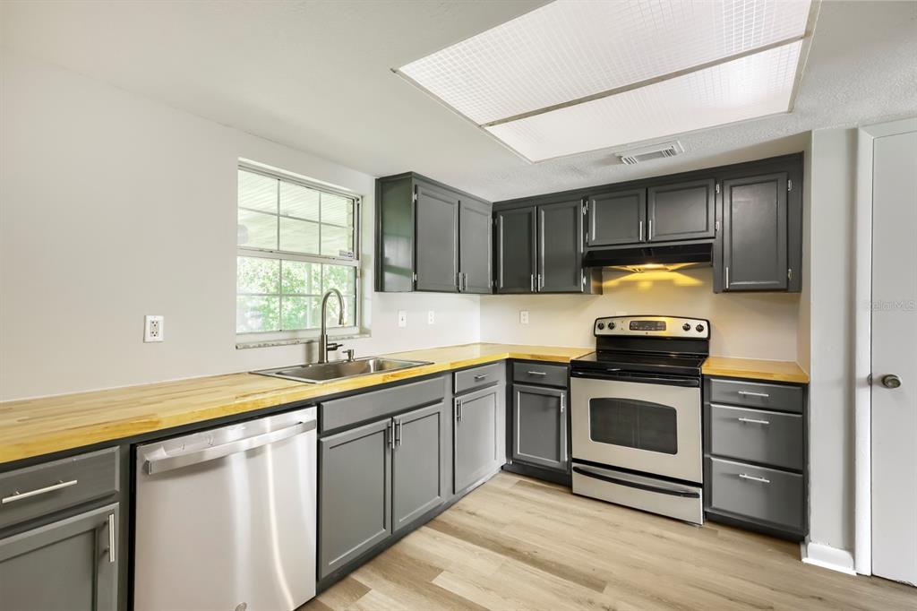 Property for sale at 1418 OAK VALLEY DRIVE, SEFFNER, FL, 33584