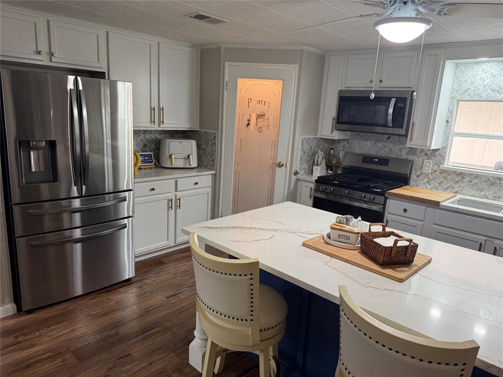 Property for sale at 109 N SAINT THOMAS CIRCLE, APOLLO BEACH, FL, 33572
