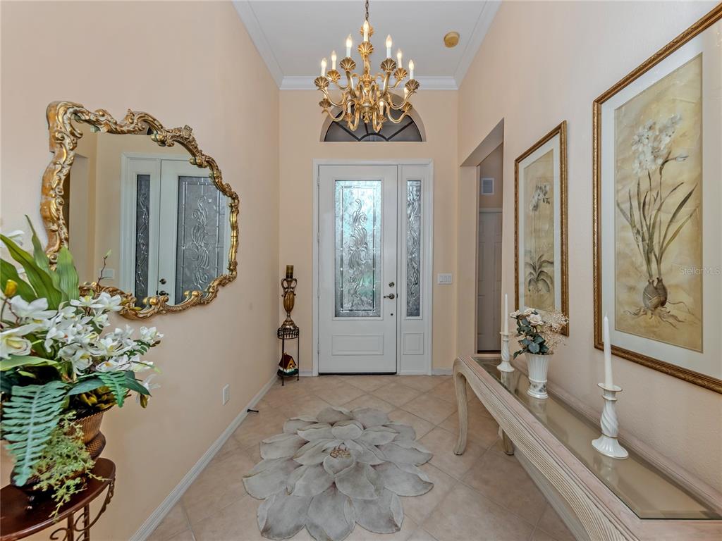 Grand Foyer w/Crown Molding