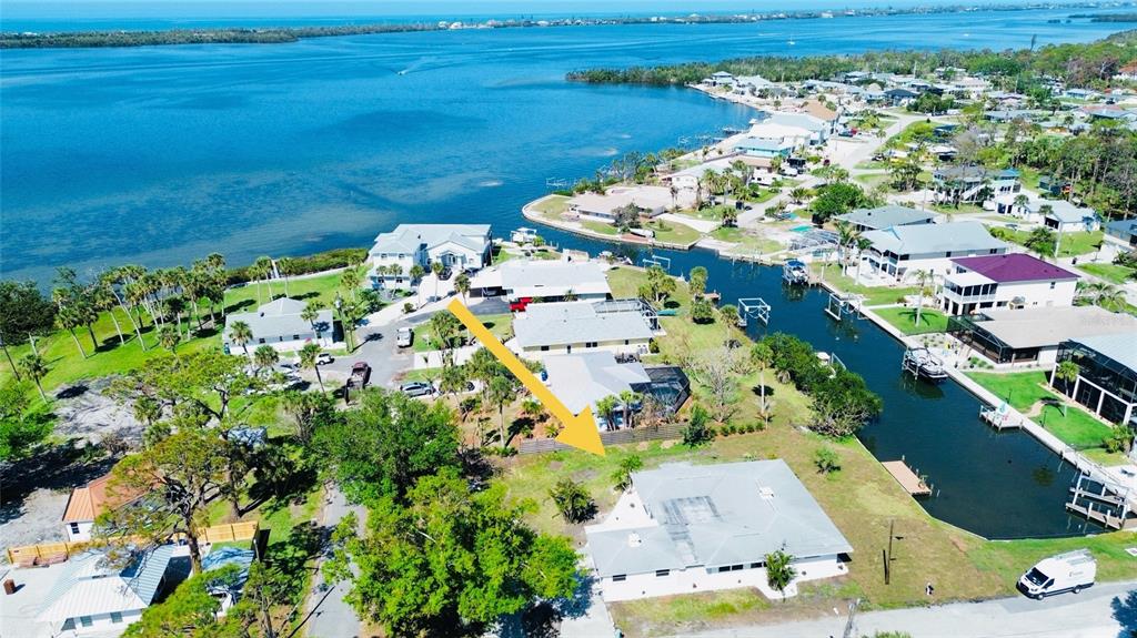 Less than 30 seconds to Lemon Bay - NO BRIDGES!!