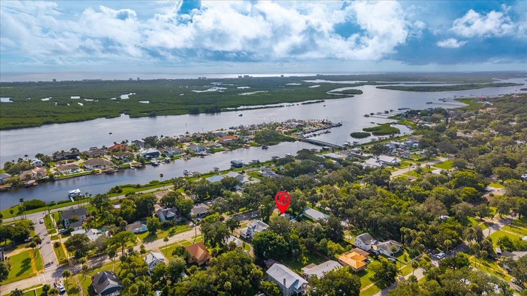 Excellent location - close to downtown and the beaches.