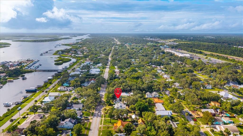 Excellent location- close to downtown and the beaches.