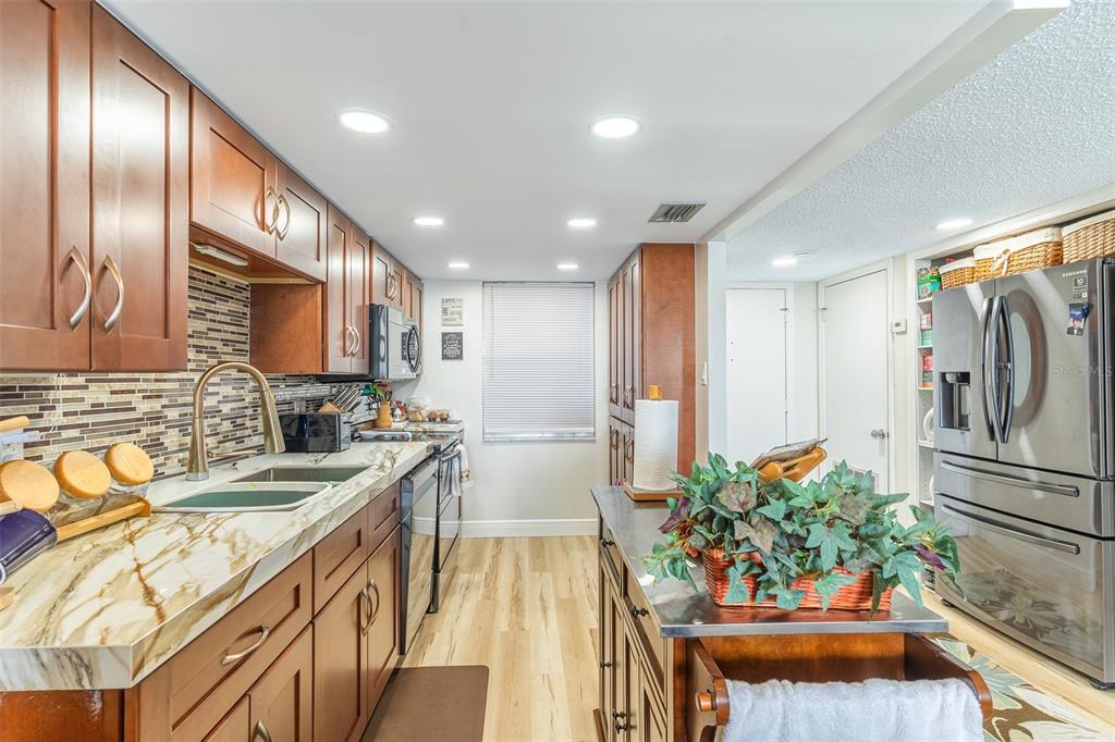 Property for sale at 700 MIRROR TERRACE NW UNIT 511, WINTER HAVEN, FL, 33881