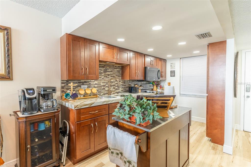 Property for sale at 700 MIRROR TERRACE NW UNIT 511, WINTER HAVEN, FL, 33881
