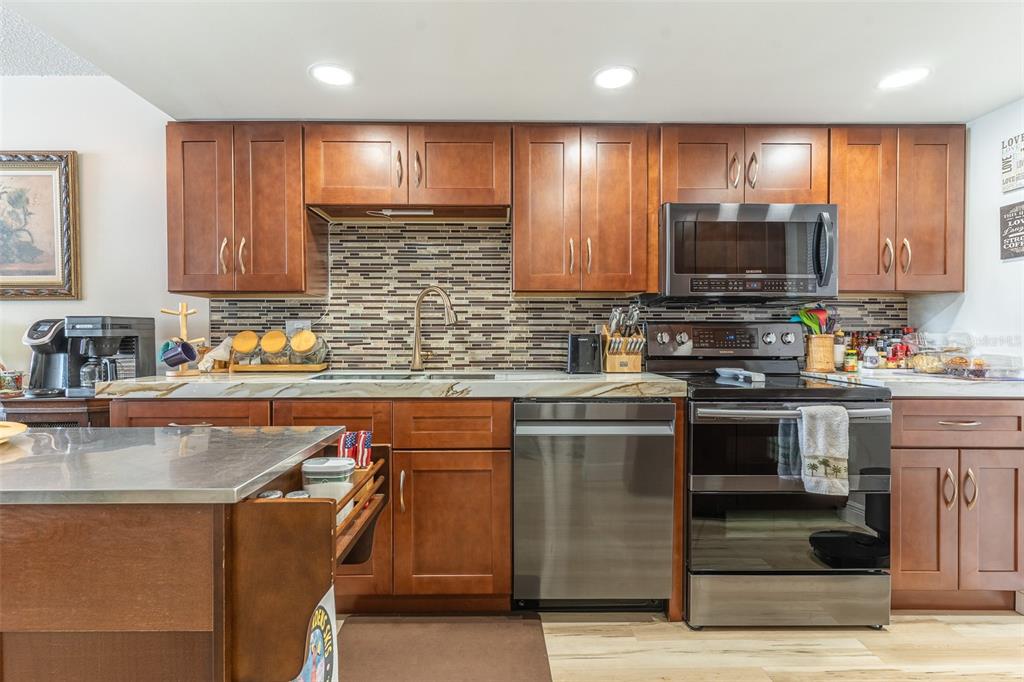 Property for sale at 700 MIRROR TERRACE NW UNIT 511, WINTER HAVEN, FL, 33881