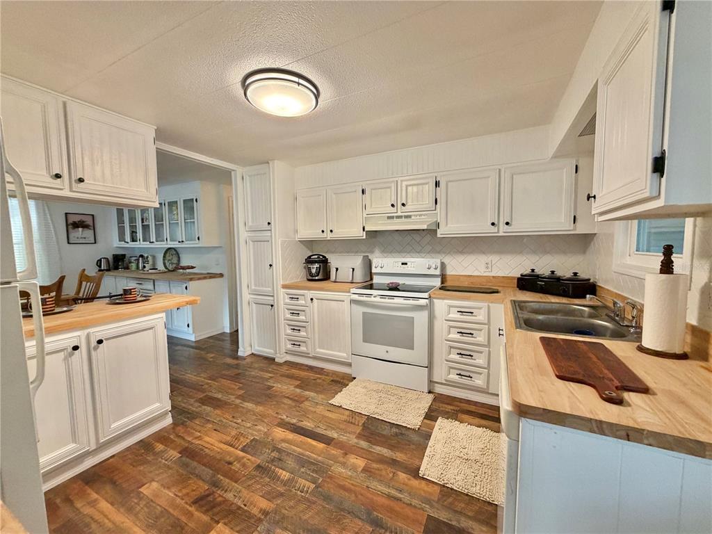 Property for sale at 103 TAMARISK WAY, LEESBURG, FL, 34748