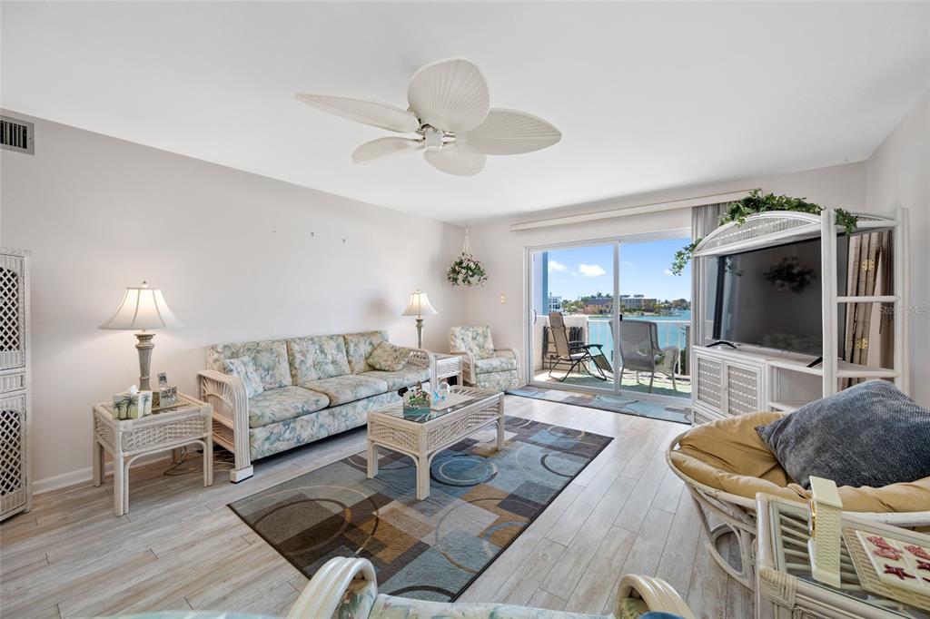 Property for sale at 285 107 AVENUE UNIT 306, TREASURE ISLAND, FL, 33706