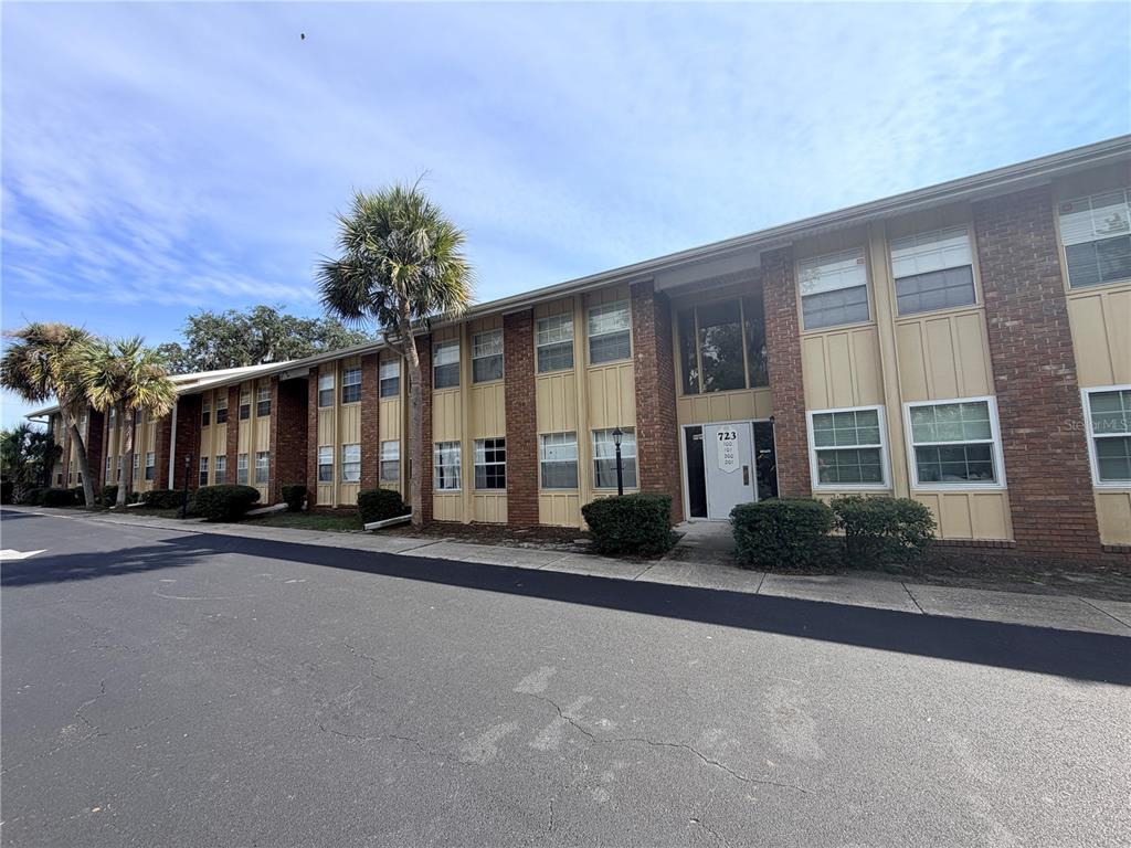 Property for sale at 723 PERKINS STREET UNIT 200, LEESBURG, FL, 34748