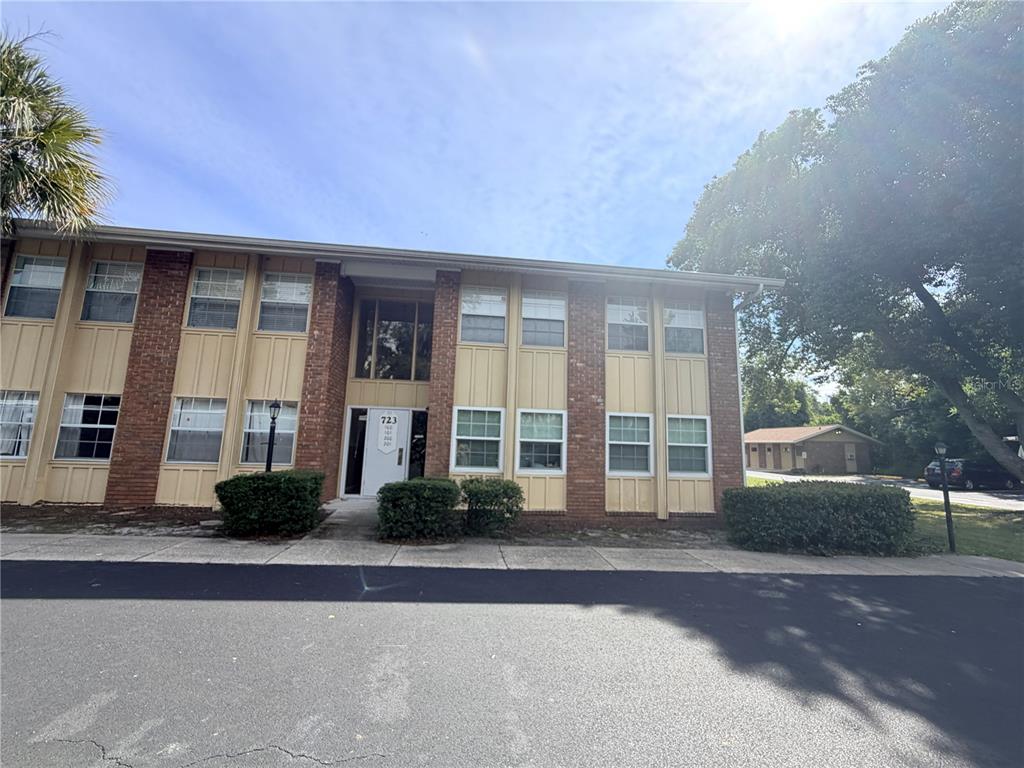 Property for sale at 723 PERKINS STREET UNIT 200, LEESBURG, FL, 34748