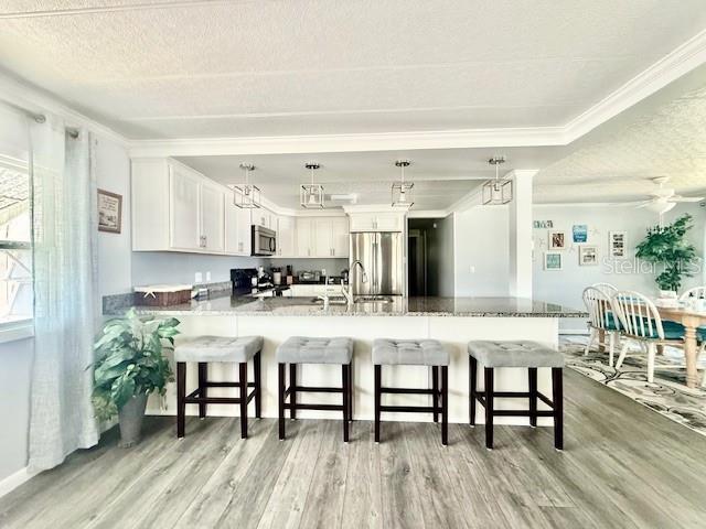 Breakfast Bar/Kitchen