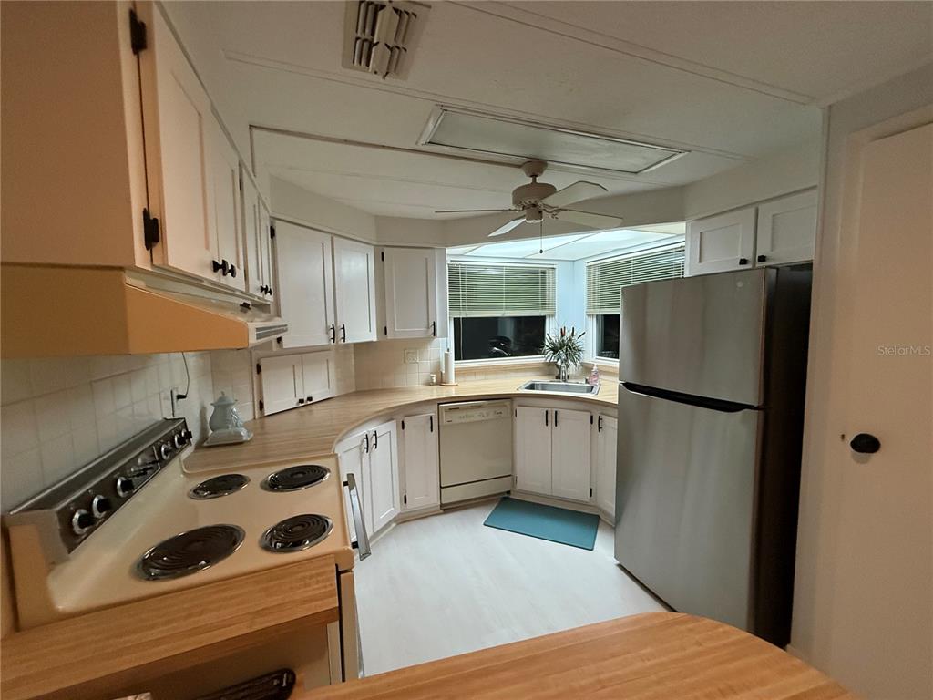 Property for sale at 11 N BOBWHITE ROAD, WILDWOOD, FL, 34785