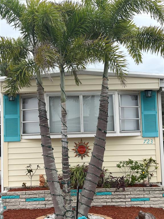 Welcome to 723 Roma Road. Delightful, turnkey furnished home.