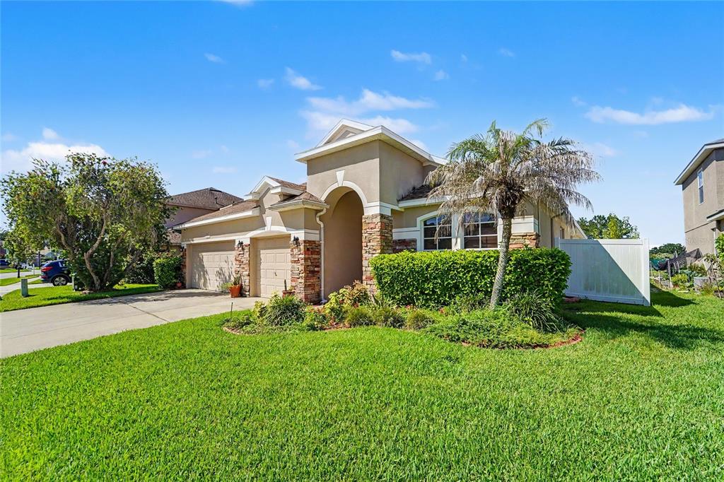 Property for sale at 27236 HOLLYBROOK TRAIL, WESLEY CHAPEL, FL, 33544