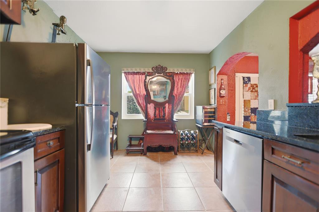 Kitchen w/ granite countertops