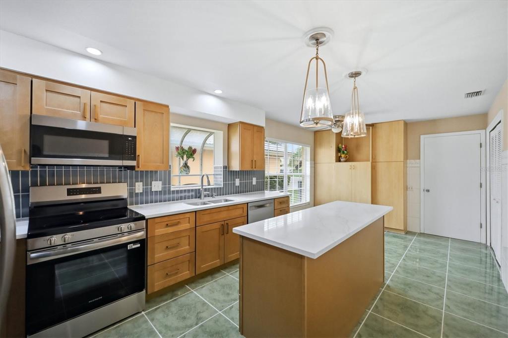 Property for sale at 4738 DUNDEE DRIVE, BRADENTON, FL, 34210