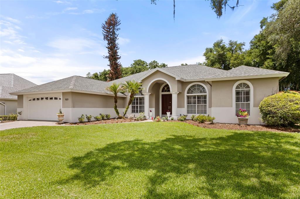 Property for sale at 1521 EDGEWATER DRIVE, MOUNT DORA, FL, 32757