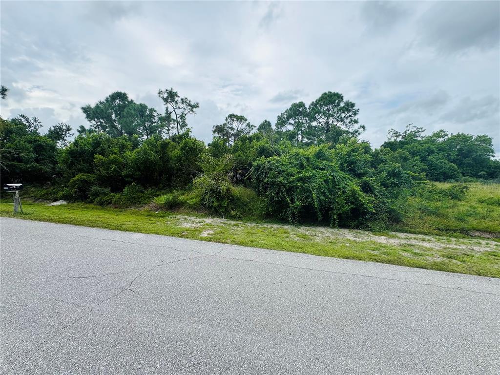 Property for sale at 5261 N HUCKLEBERRY LAKE DRIVE, SEBRING, FL, 33875
