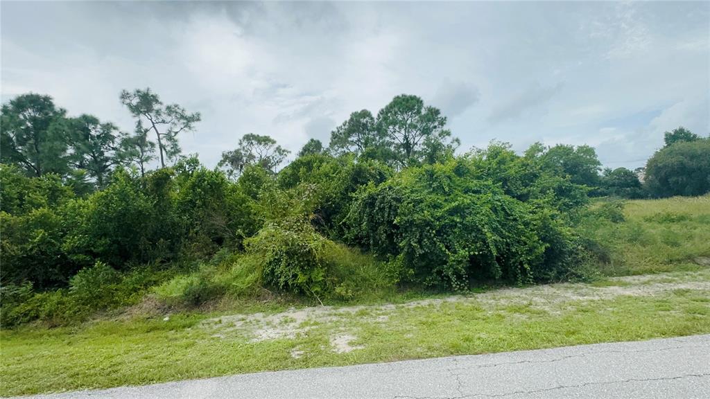 Property for sale at 5261 N HUCKLEBERRY LAKE DRIVE, SEBRING, FL, 33875