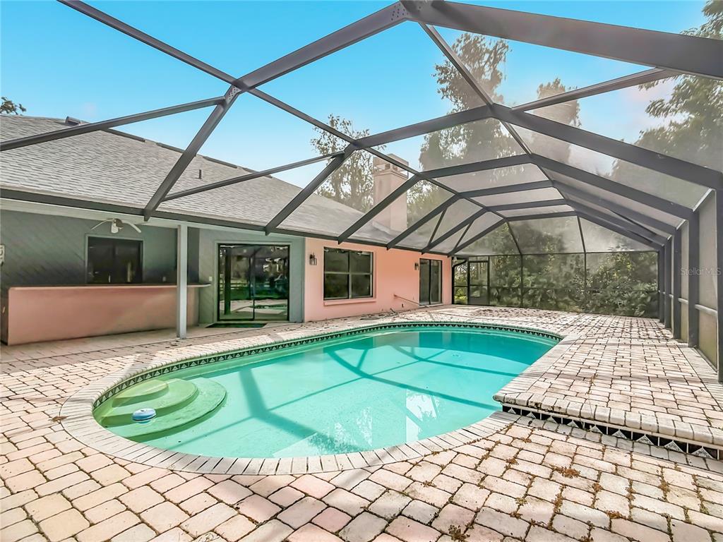 Entertainment size pavered lanai & pool