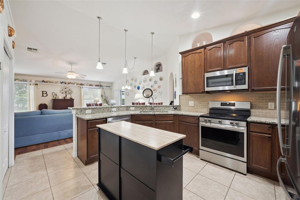 Kitchen toward Family Room