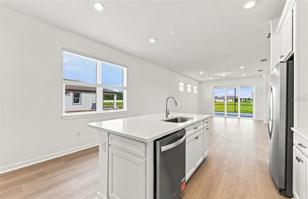 Center Island w/Storage