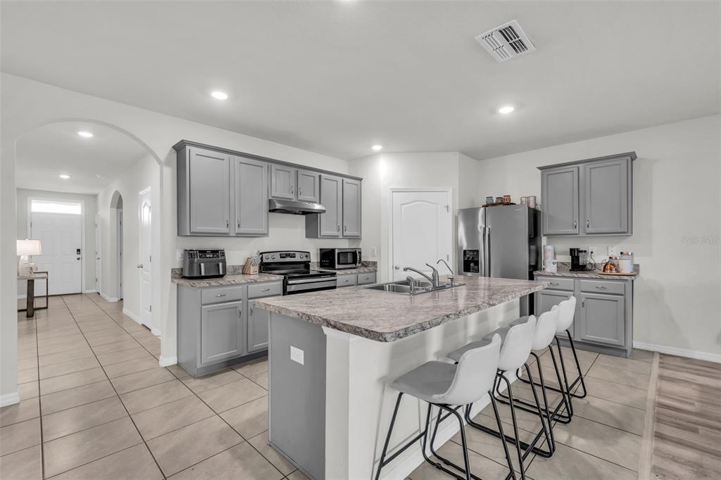 Property for sale at 988 CAMBRIDGE DRIVE, WINTER HAVEN, FL, 33881