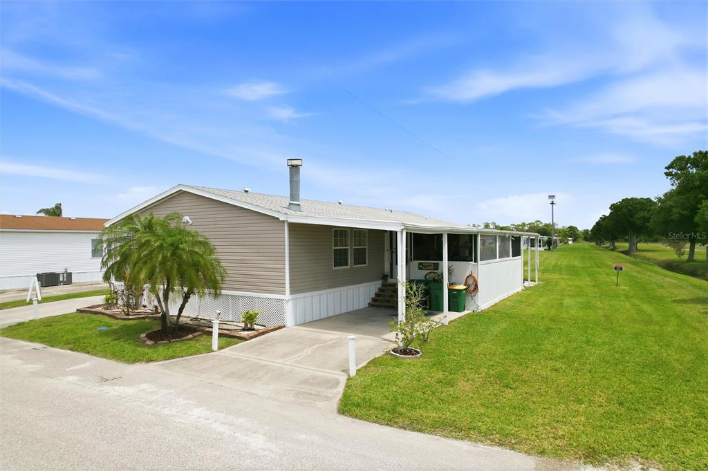 Front of home and drive way with entrance from lanai