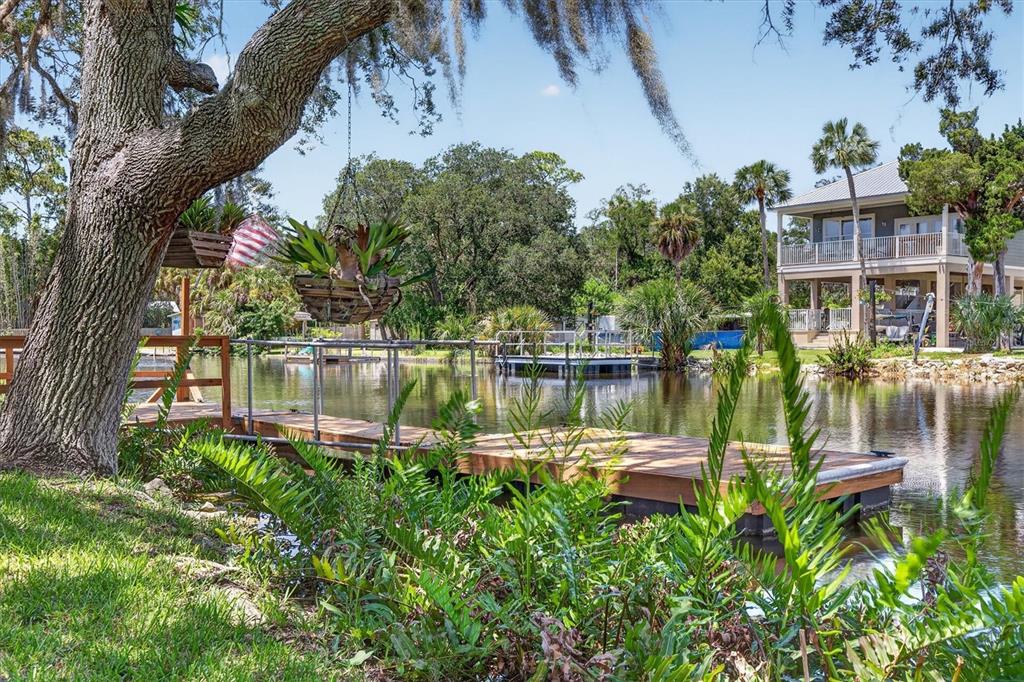Gorgeous Waterfront - Stationary Deck & Floating Dock