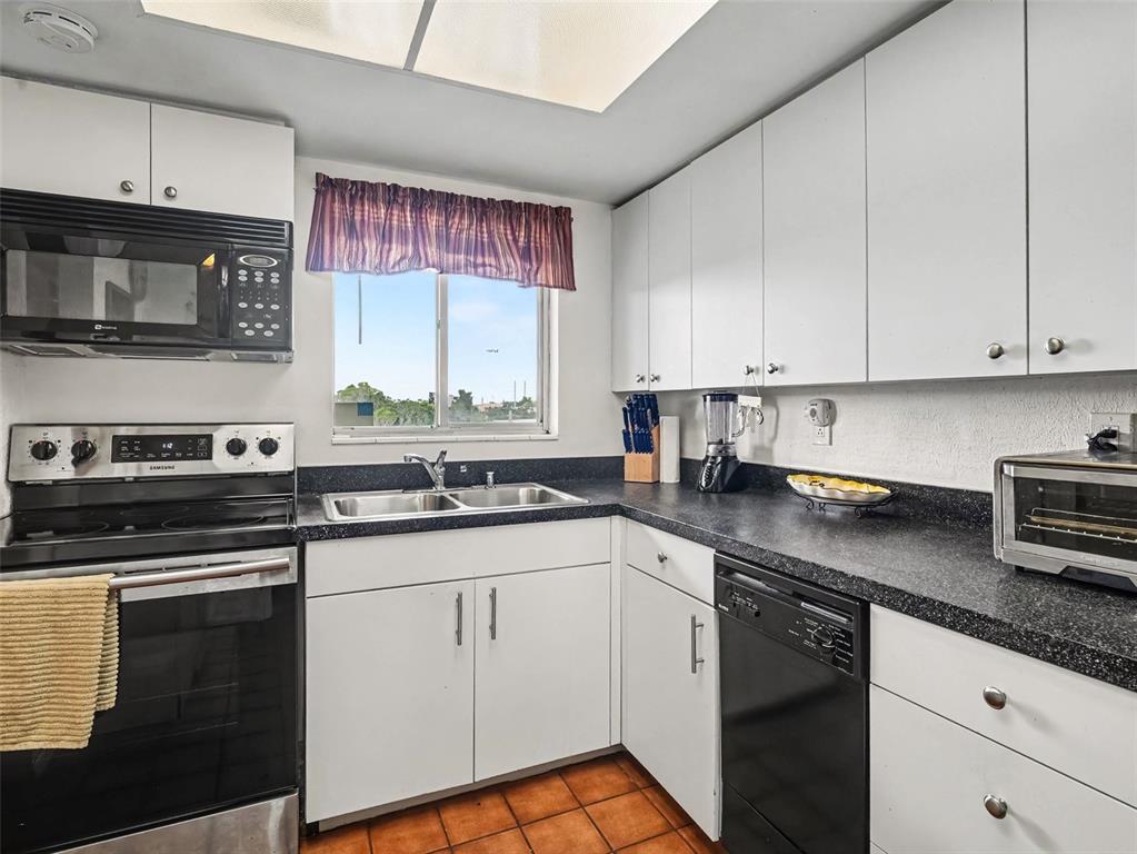 Kitchen with newer appliances