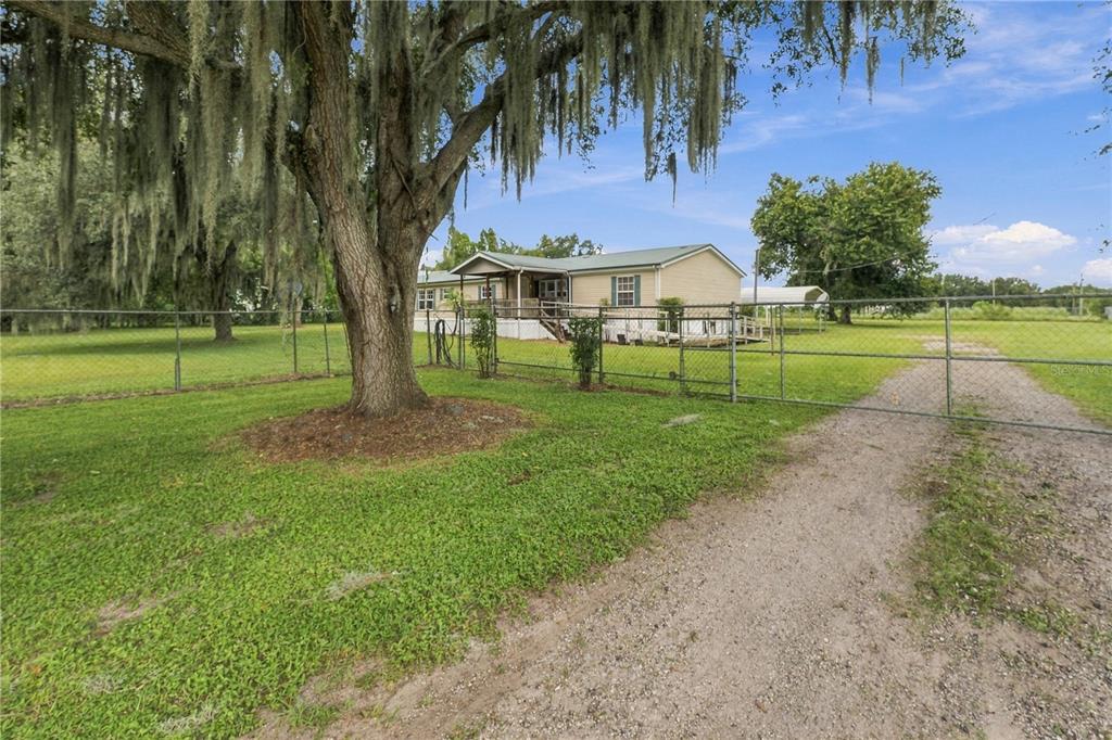 Property for sale at 8611 COUNTY LINE ROAD, LITHIA, FL, 33547