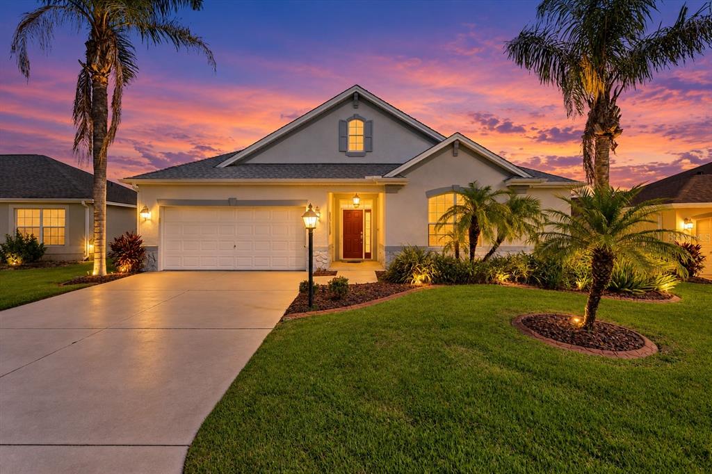 BRIDGEPORT*3 BEDROOM 2.5 BATH*BOND PAID*VILLAGE OF SABAL CHASE*1 MILE TO LAKE SUMTER LANDING